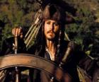 Пиратский капитан у руля своей лодке